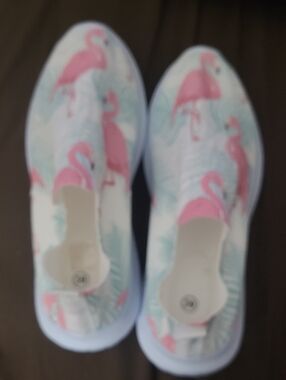 Womena Size 8 Slip On Flamingo Shoes